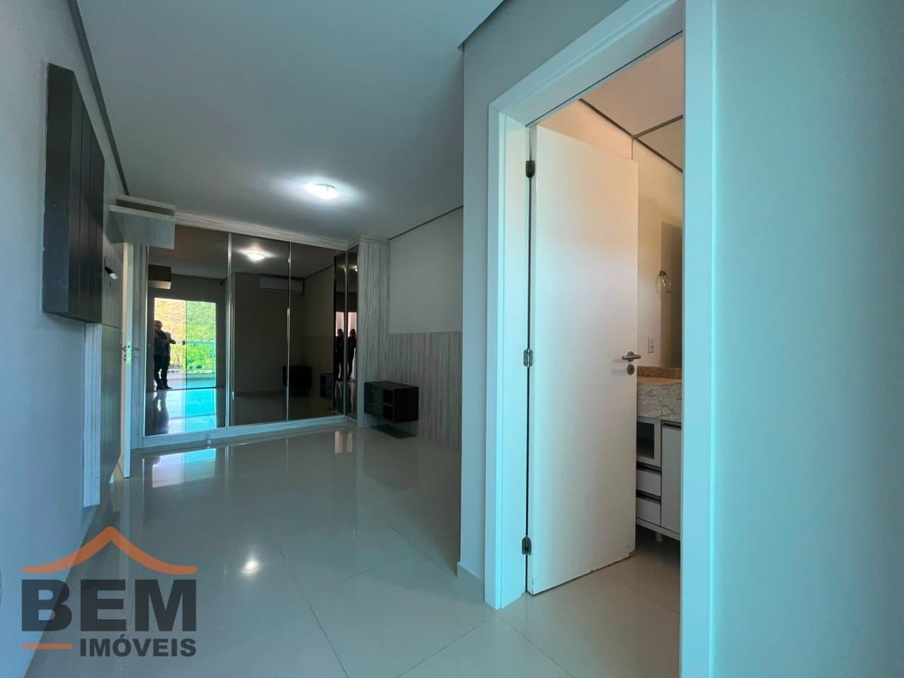 Apartamento para Locação com 3 quartos e 110m² no bairro Cabeçudas, em Itajaí