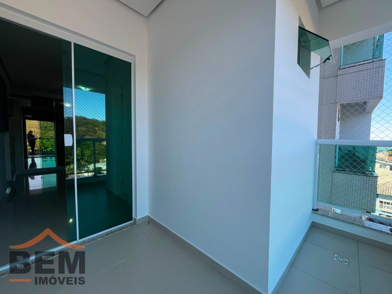 Apartamento para Locação com 3 quartos e 110m² no bairro Cabeçudas, em Itajaí