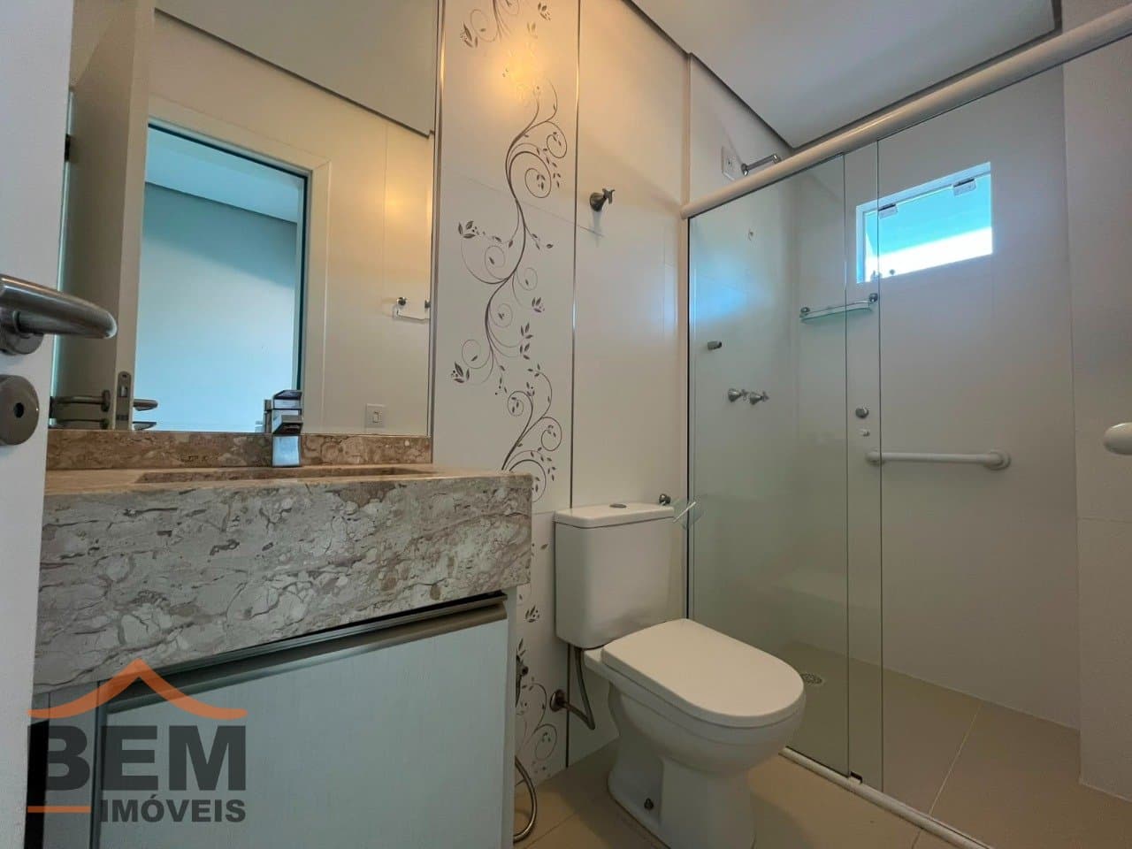 Apartamento para Locação com 3 quartos e 110m² no bairro Cabeçudas, em Itajaí