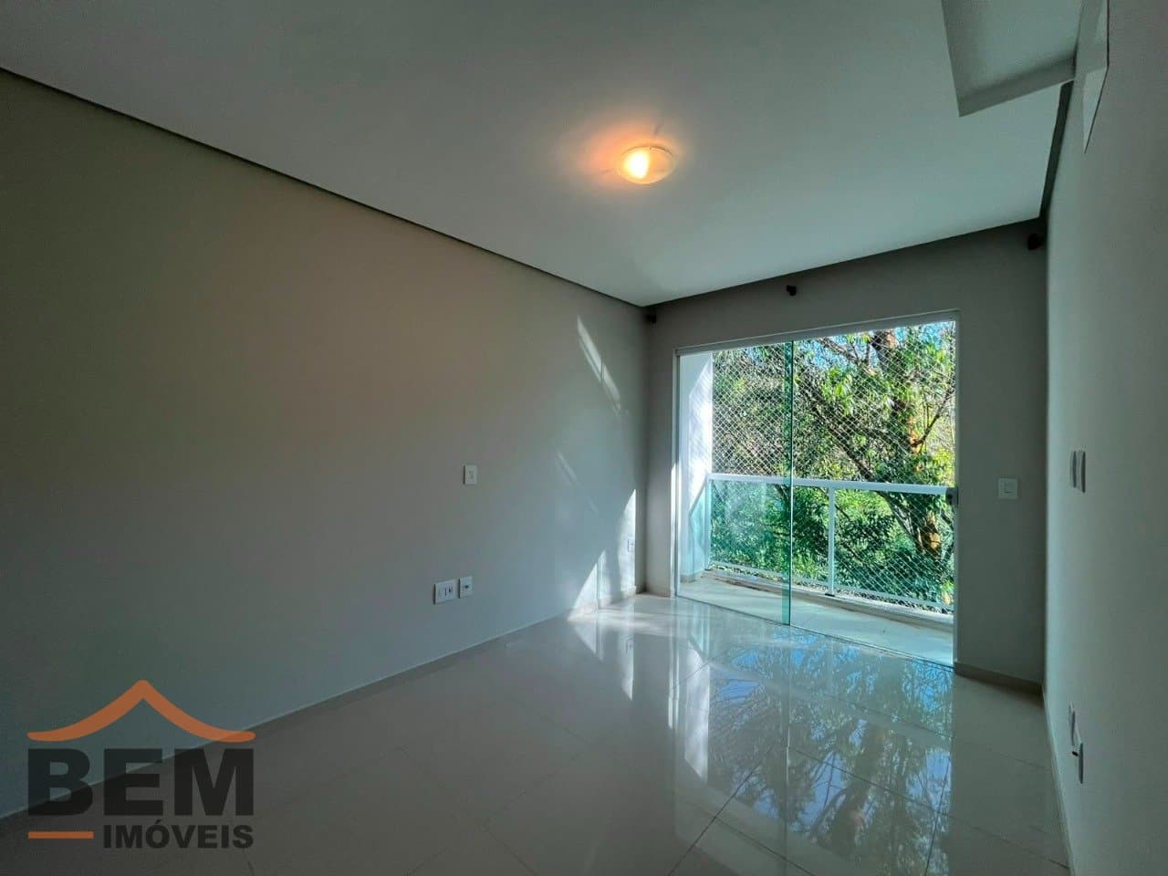 Apartamento para Locação com 3 quartos e 110m² no bairro Cabeçudas, em Itajaí