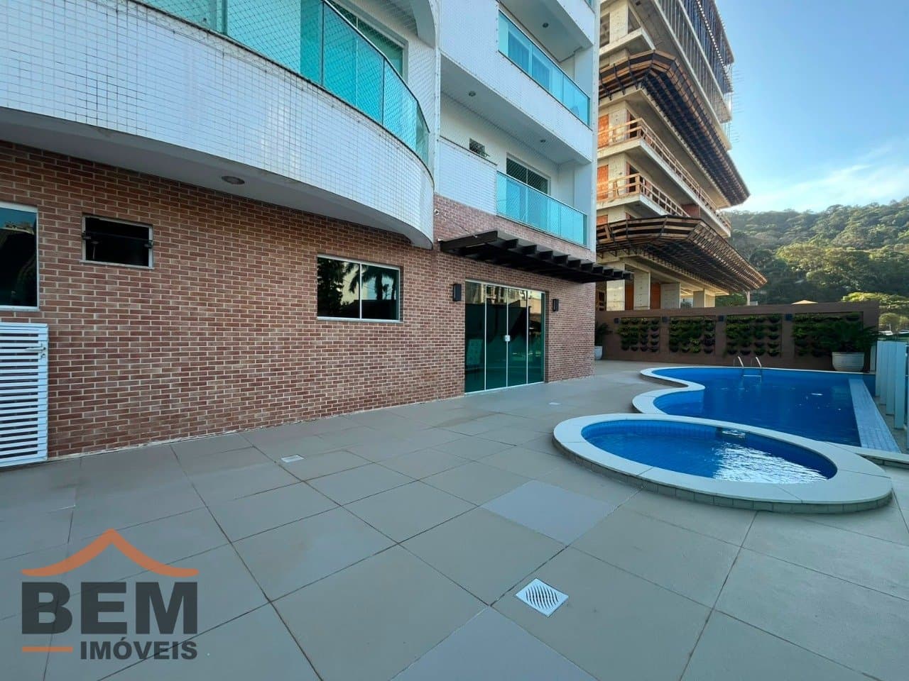 Apartamento para Locação com 3 quartos e 110m² no bairro Cabeçudas, em Itajaí