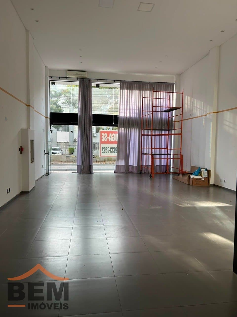 Sala Comercial para Locação com 110m² no bairro Centro, em Balneário Camboriú