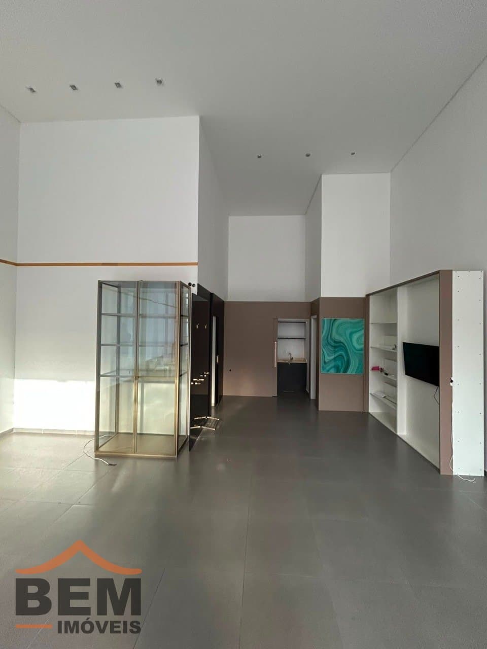 Sala Comercial para Locação com 110m² no bairro Centro, em Balneário Camboriú