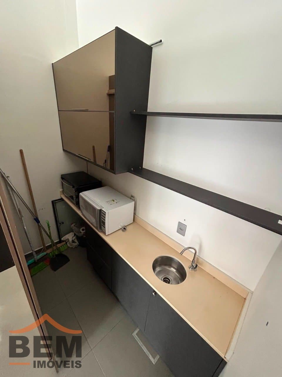 Sala Comercial para Locação com 110m² no bairro Centro, em Balneário Camboriú