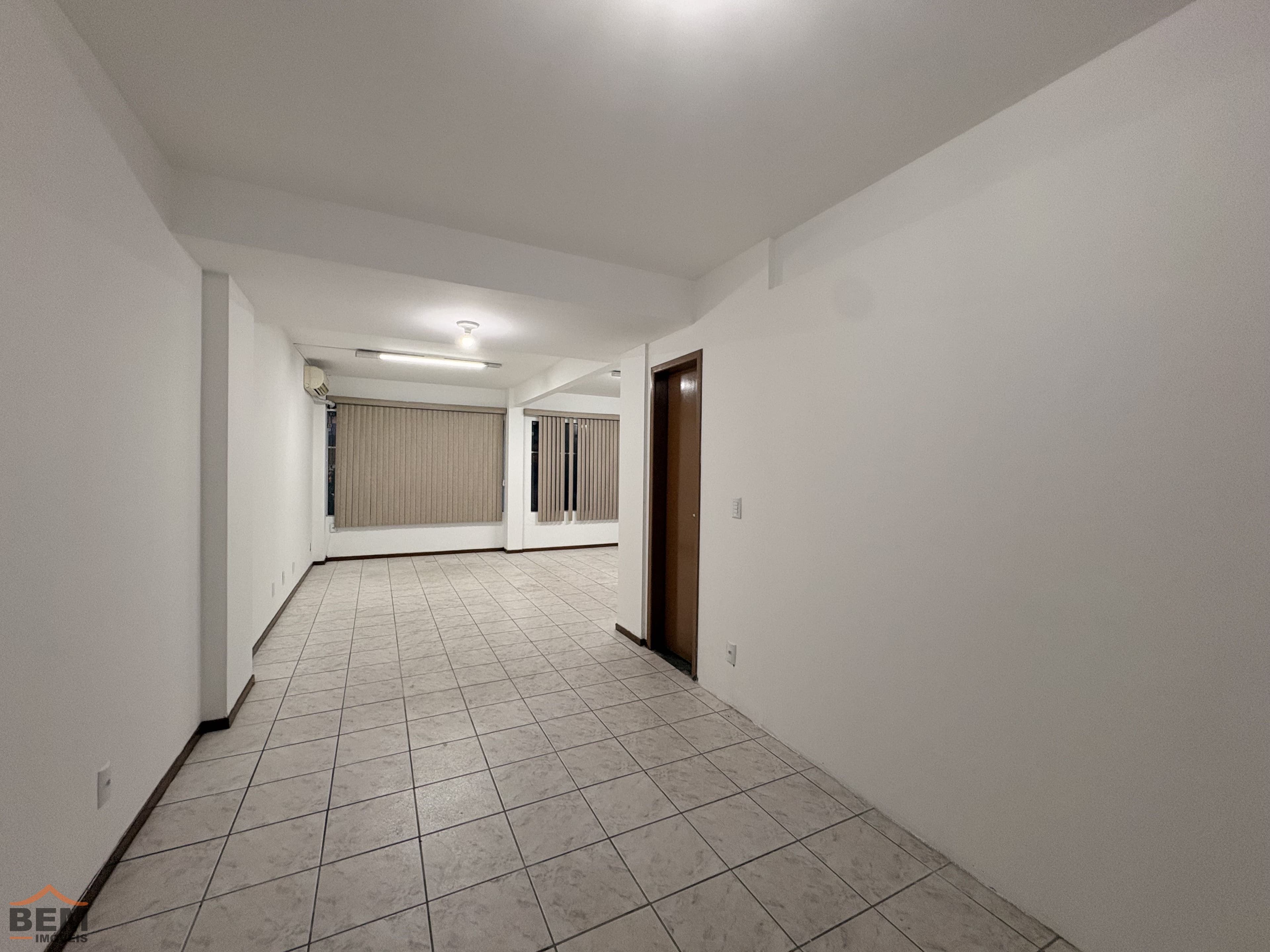 Sala Comercial para Locação com 44m² no bairro Centro, em Itajaí
