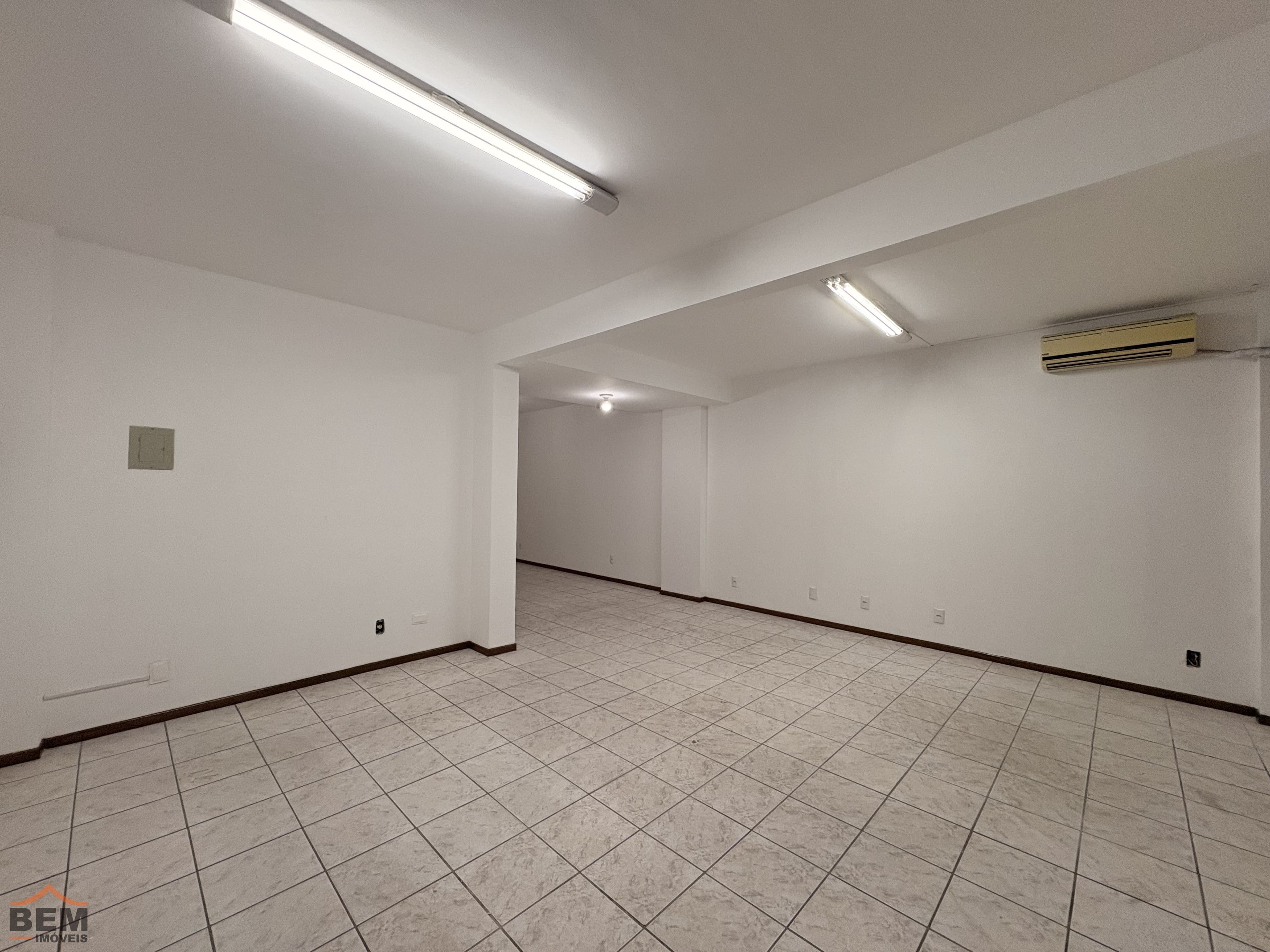 Sala Comercial para Locação com 44m² no bairro Centro, em Itajaí