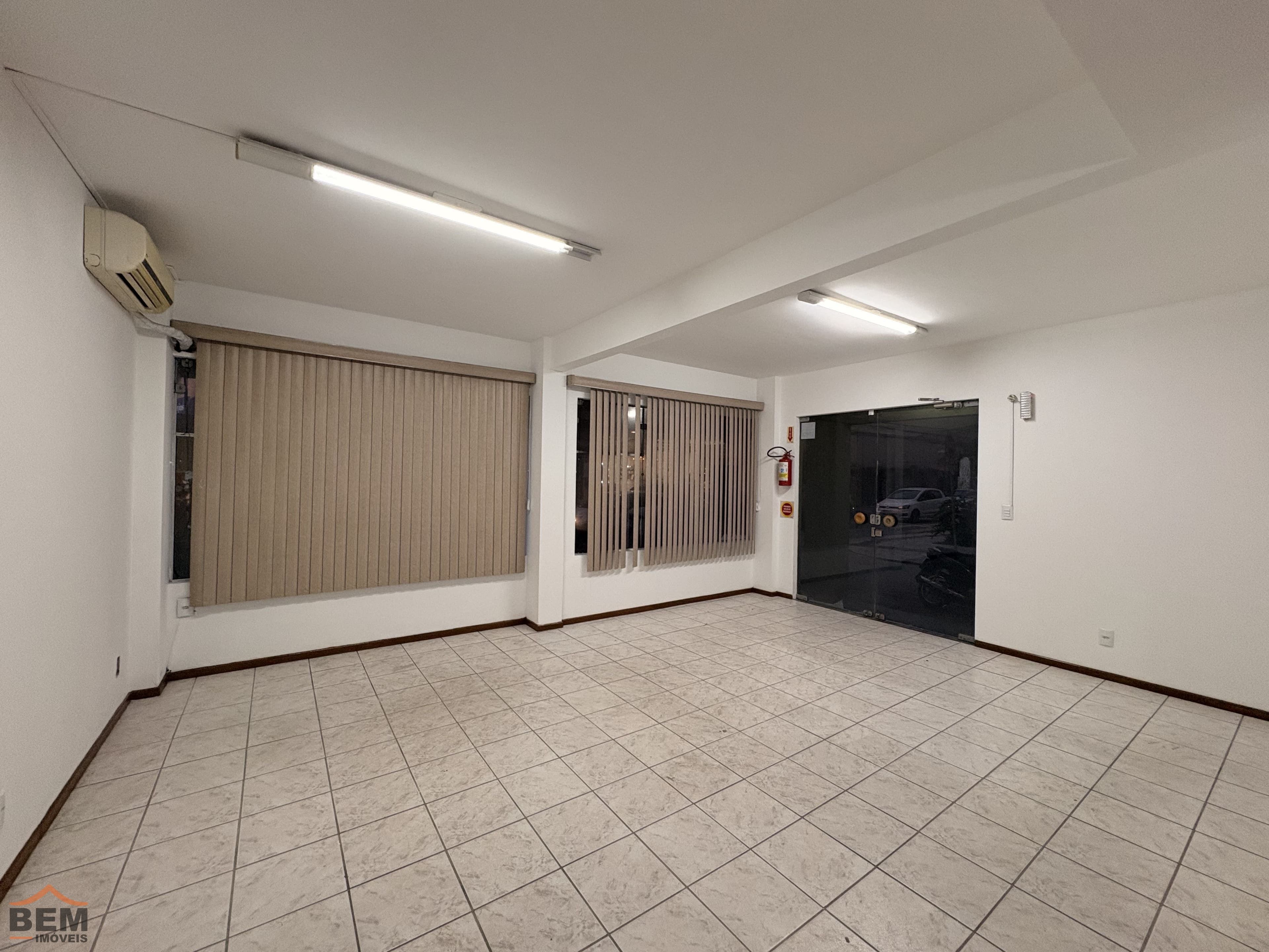 Sala Comercial para Locação com 44m² no bairro Centro, em Itajaí