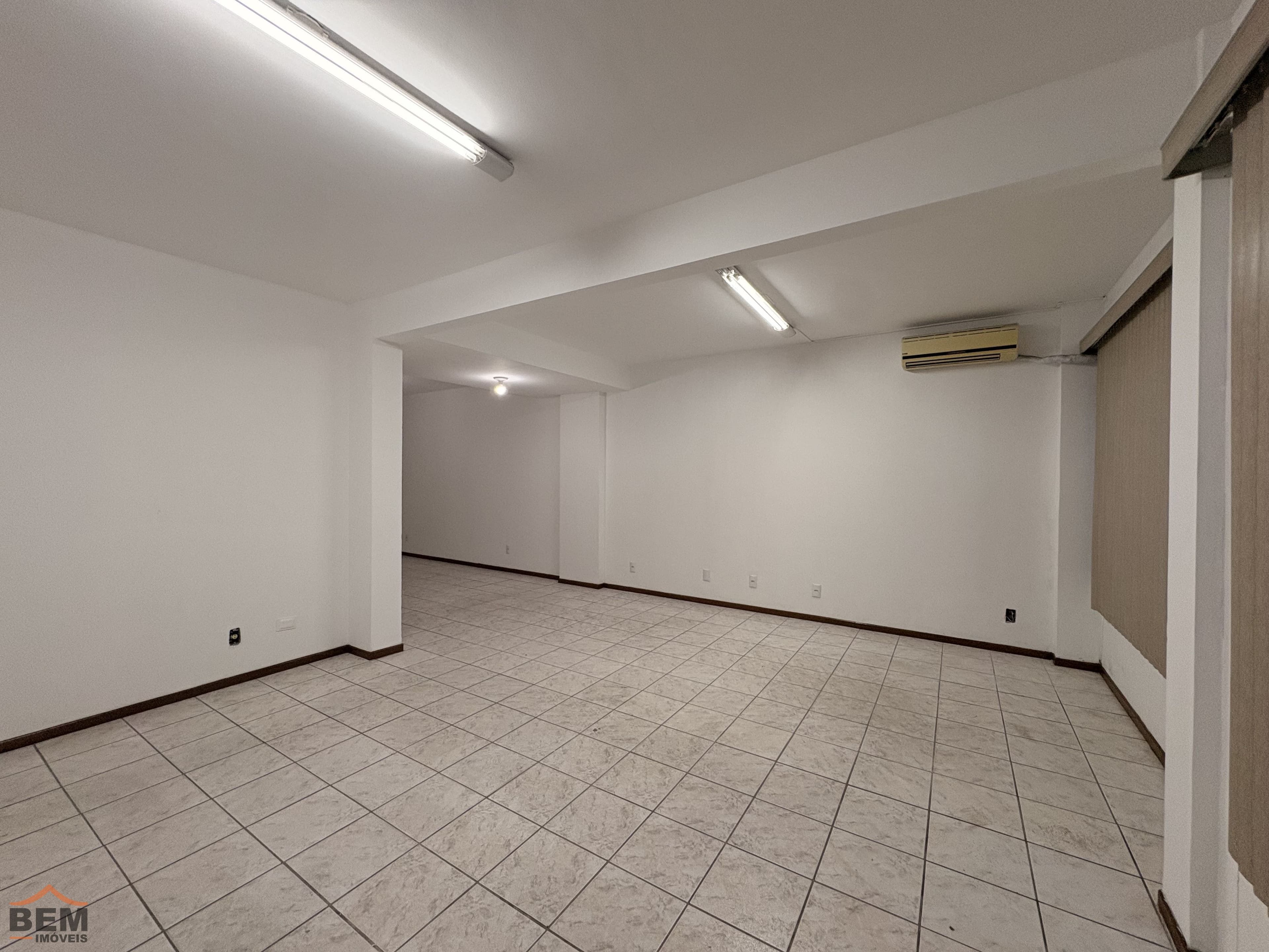 Sala Comercial para Locação com 44m² no bairro Centro, em Itajaí