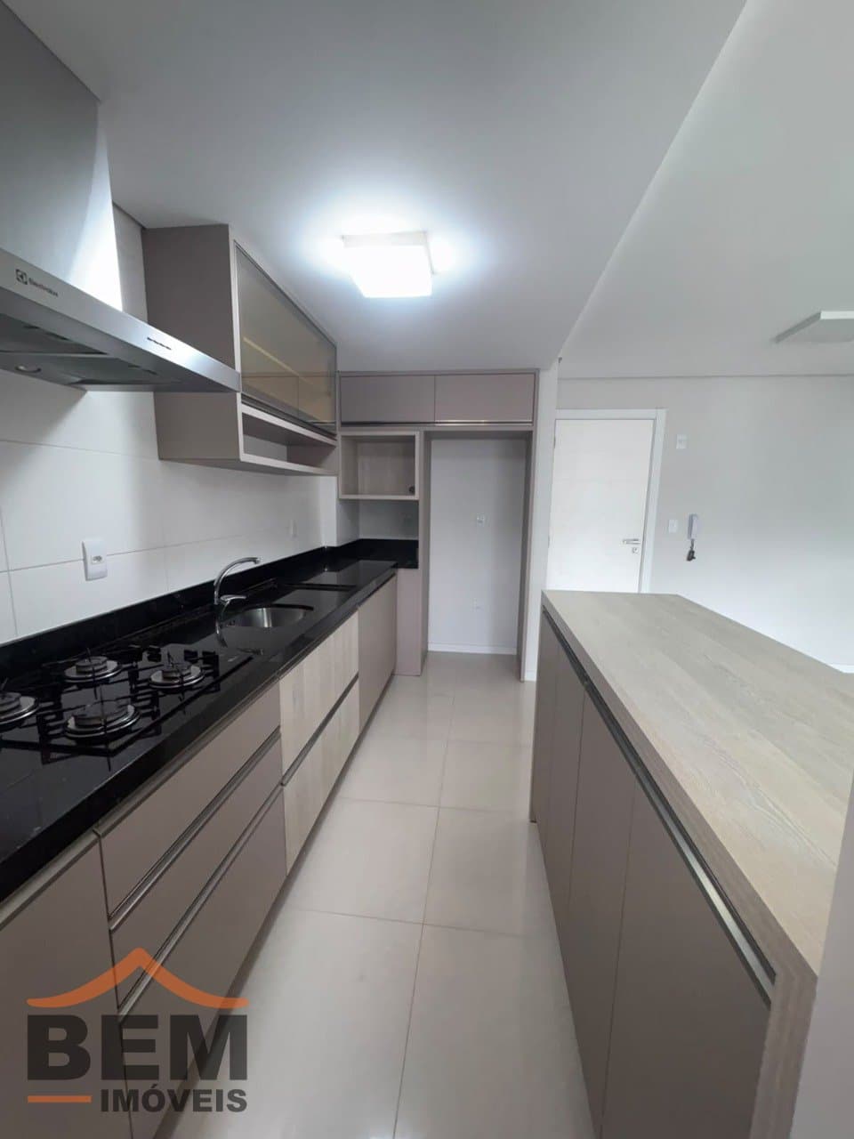 Apartamento para Locação com 2 quartos e 85m² no bairro Fazenda, em Itajaí