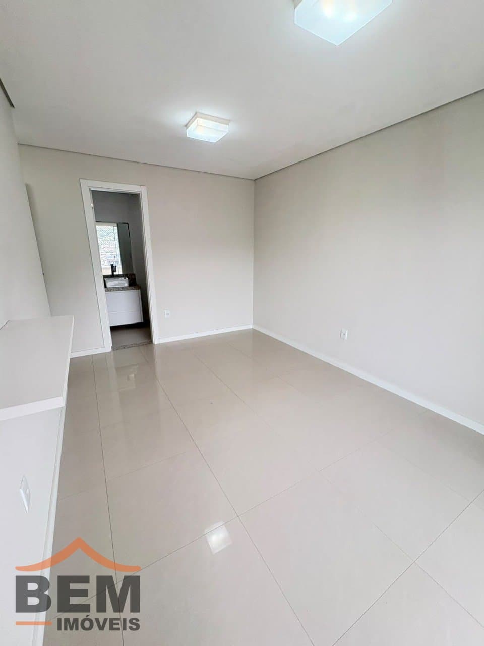 Apartamento para Locação com 2 quartos e 85m² no bairro Fazenda, em Itajaí