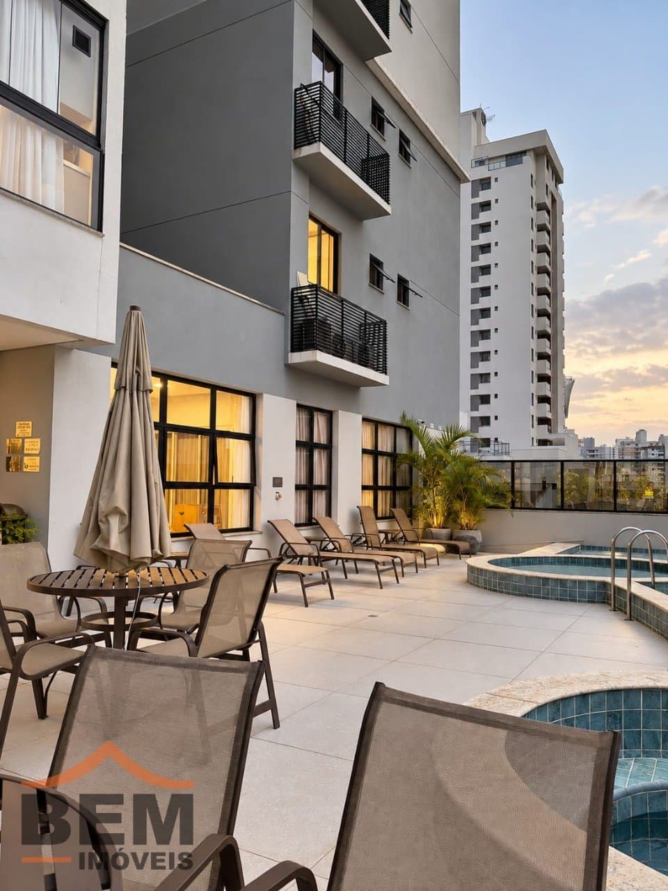 Apartamento para Venda com 3 quartos e 85m² no bairro Vila Operária, em Itajaí