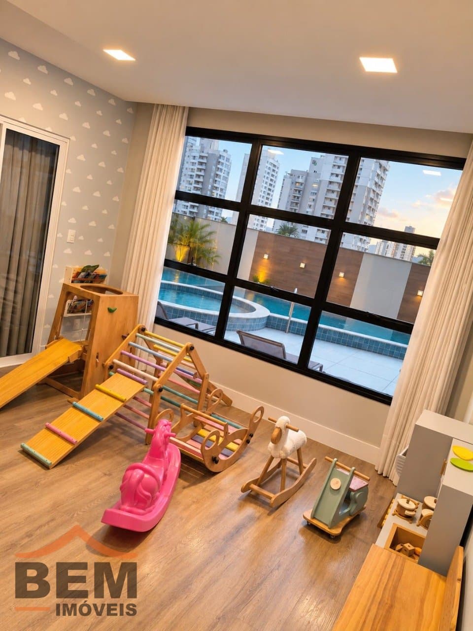 Apartamento para Venda com 3 quartos e 85m² no bairro Vila Operária, em Itajaí