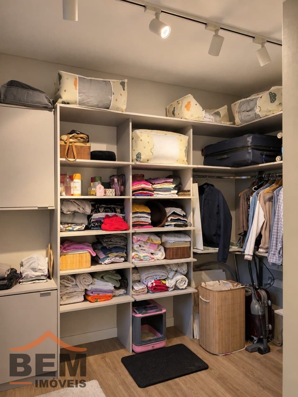 Apartamento para Venda com 3 quartos e 85m² no bairro Vila Operária, em Itajaí