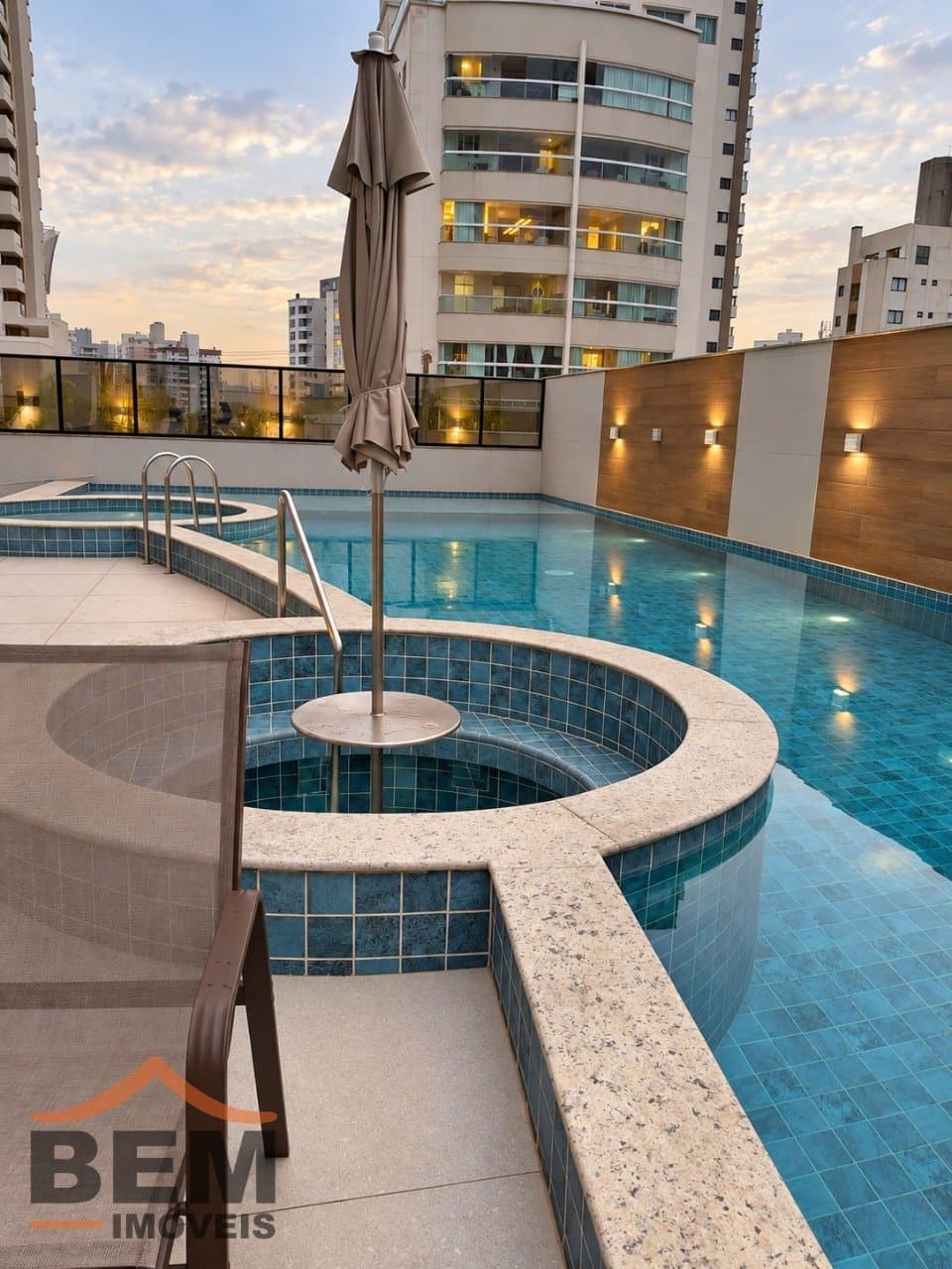 Apartamento para Venda com 3 quartos e 85m² no bairro Vila Operária, em Itajaí