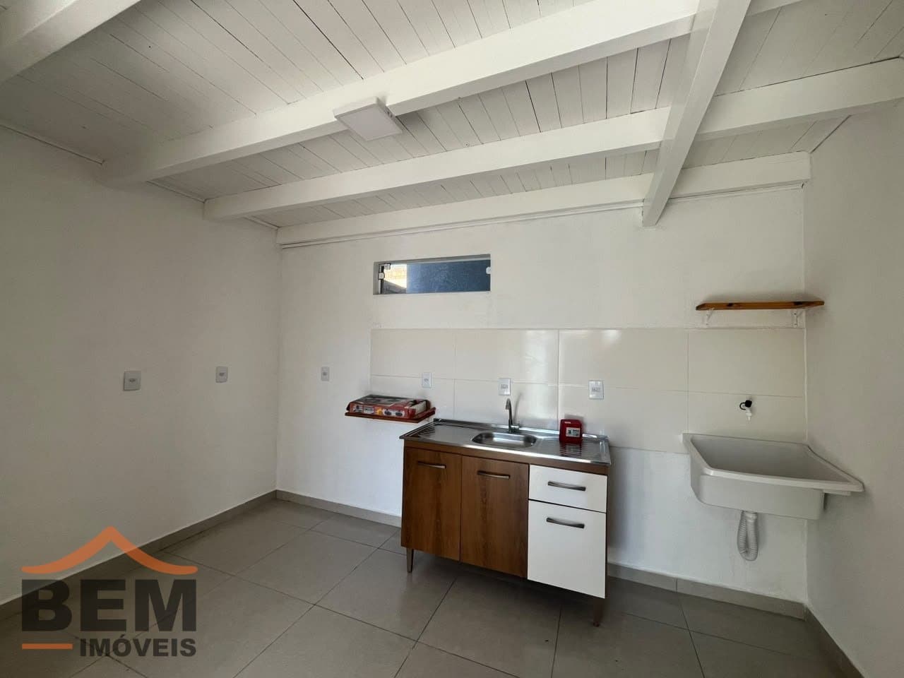 Kitnet para Locação com 1 quarto e 30m² no bairro Cordeiros, em Itajaí