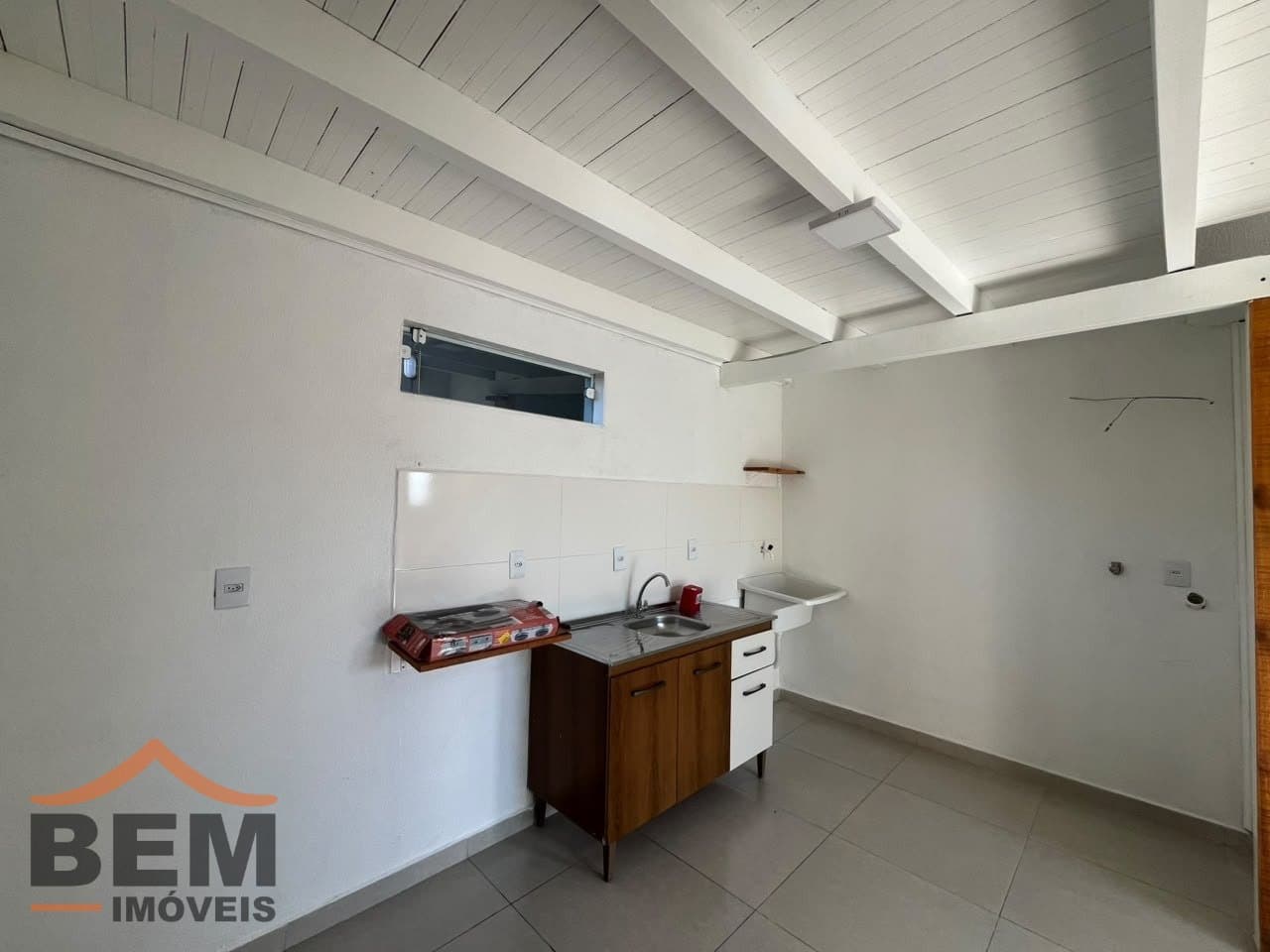 Kitnet para Locação com 1 quarto e 30m² no bairro Cordeiros, em Itajaí
