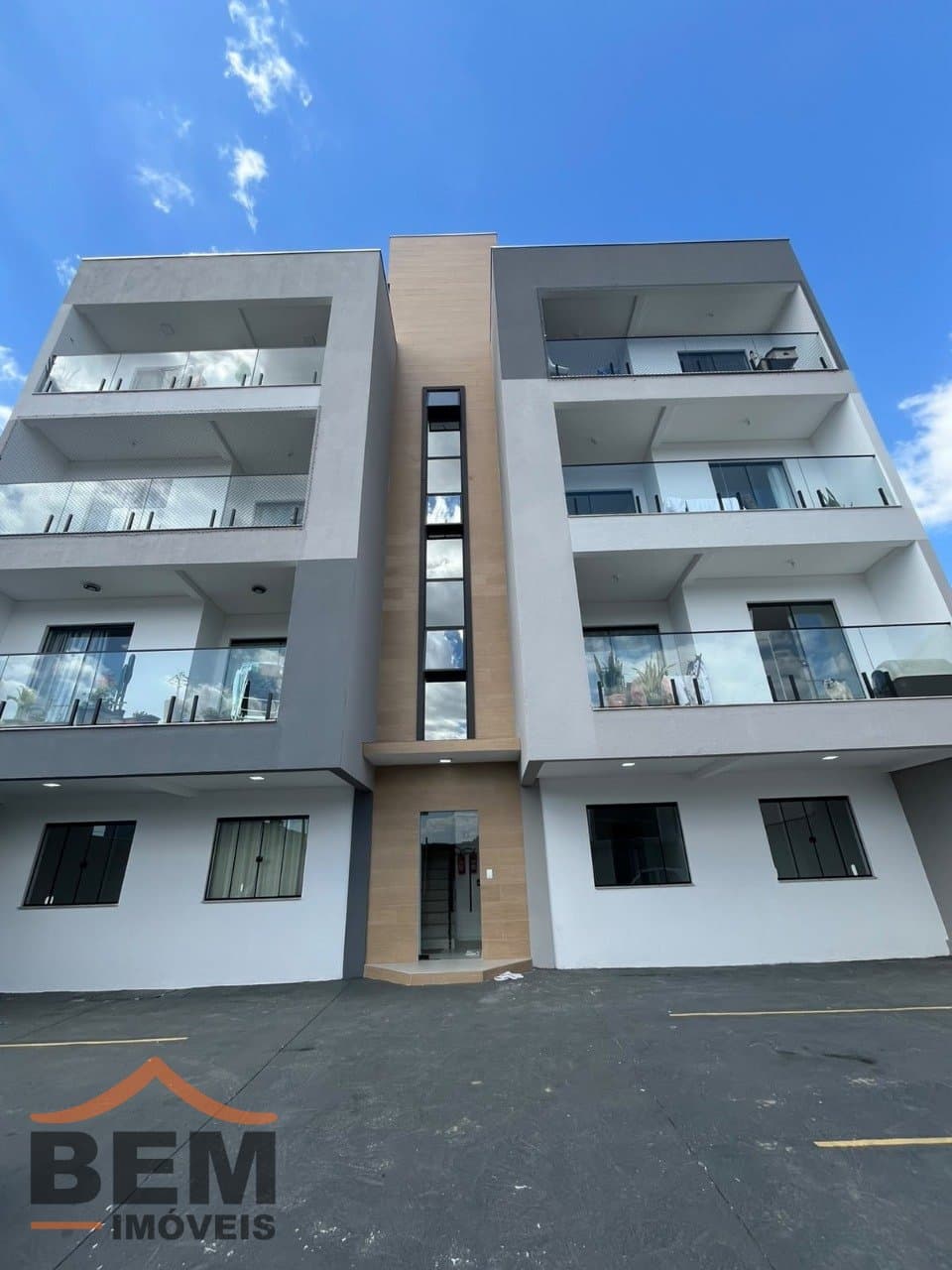Apartamento para Locação com 2 quartos no bairro Santa Regina, em Camboriú: FACHADA