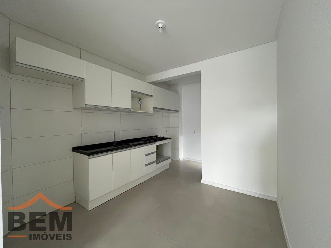 Apartamento para Locação com 2 quartos no bairro Santa Regina, em Camboriú: COZINHA