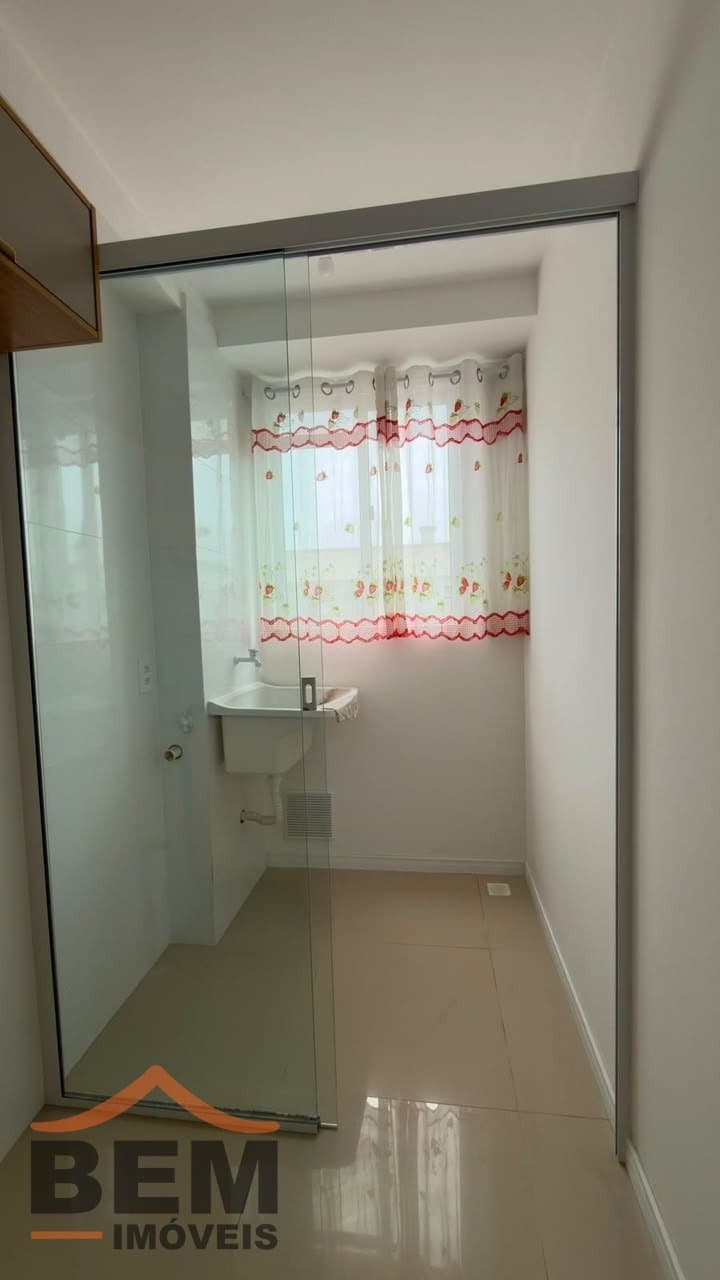 Apartamento para Locação com 2 quartos e 50m² no bairro Carvalho, em Itajaí