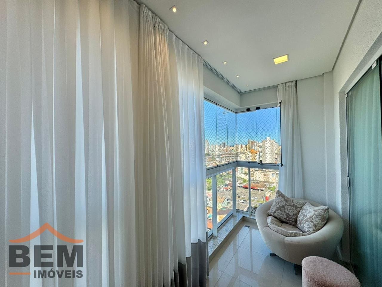 Apartamento para Venda com 3 quartos e 96m² no bairro Vila Operária, em Itajaí