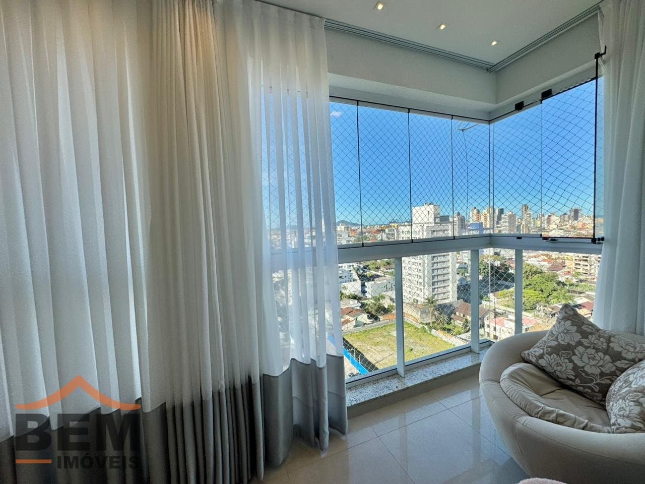 Apartamento para Venda com 3 quartos e 96m² no bairro Vila Operária, em Itajaí