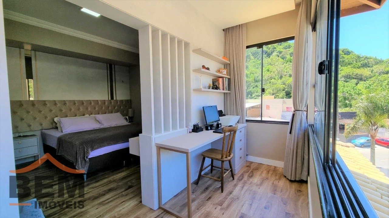Casa para Venda com 4 quartos e 350m² no bairro Ariribá, em Balneário Camboriú