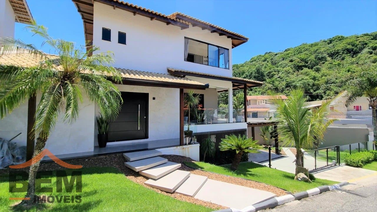 Casa para Venda com 4 quartos e 350m² no bairro Ariribá, em Balneário Camboriú