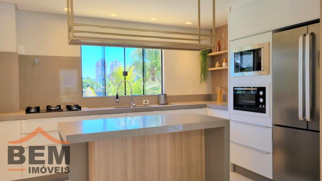 Casa para Venda com 4 quartos e 350m² no bairro Ariribá, em Balneário Camboriú