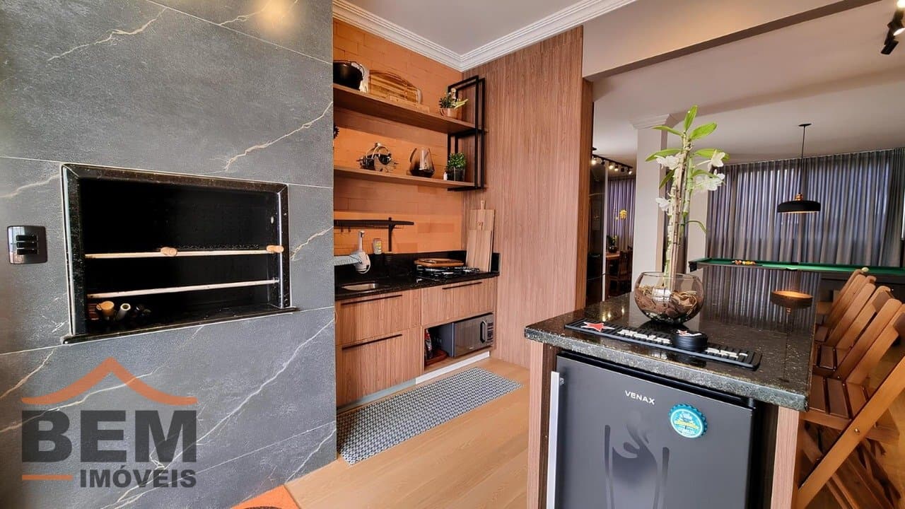 Casa para Venda com 4 quartos e 350m² no bairro Ariribá, em Balneário Camboriú