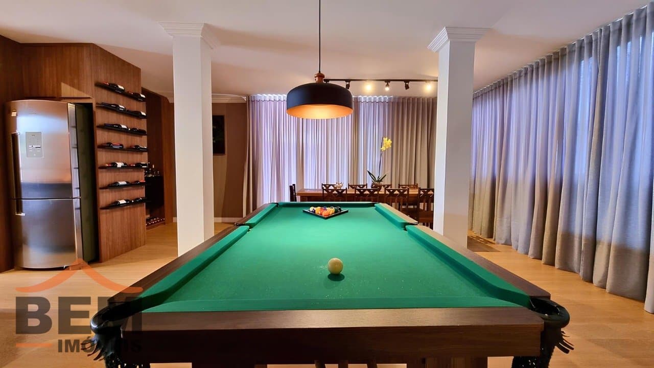 Casa para Venda com 4 quartos e 350m² no bairro Ariribá, em Balneário Camboriú