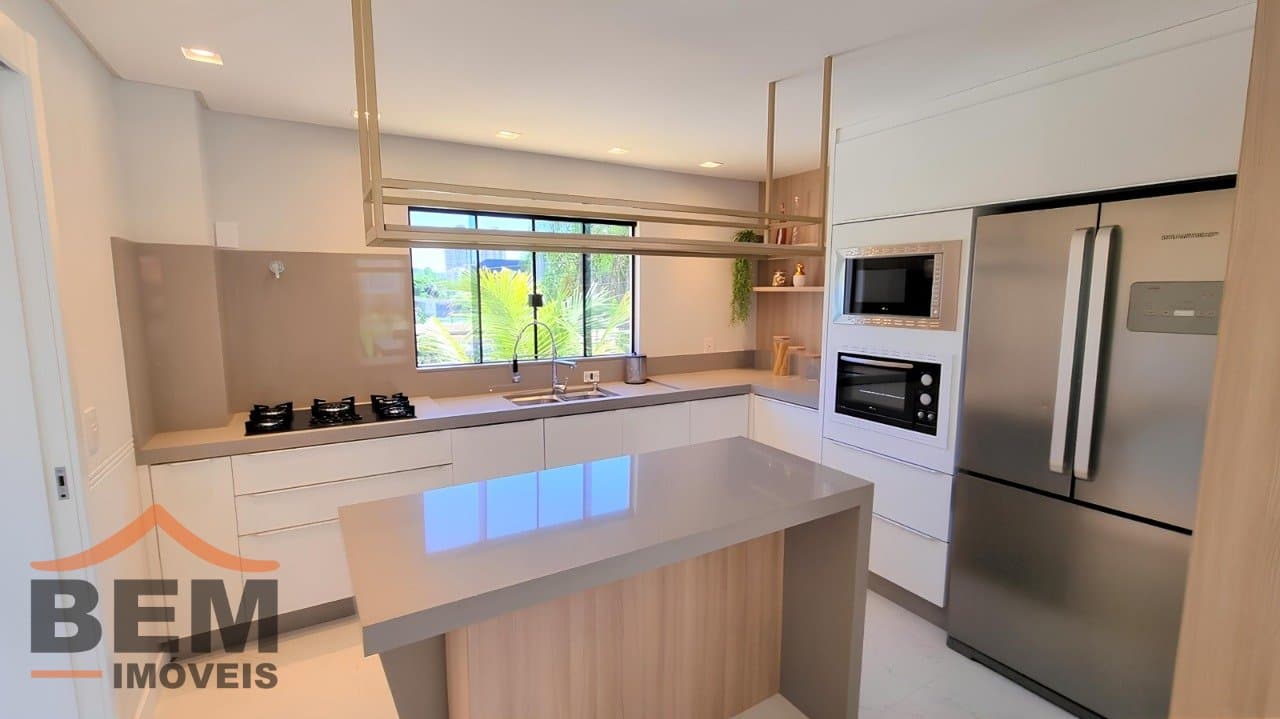 Casa para Venda com 4 quartos e 350m² no bairro Ariribá, em Balneário Camboriú