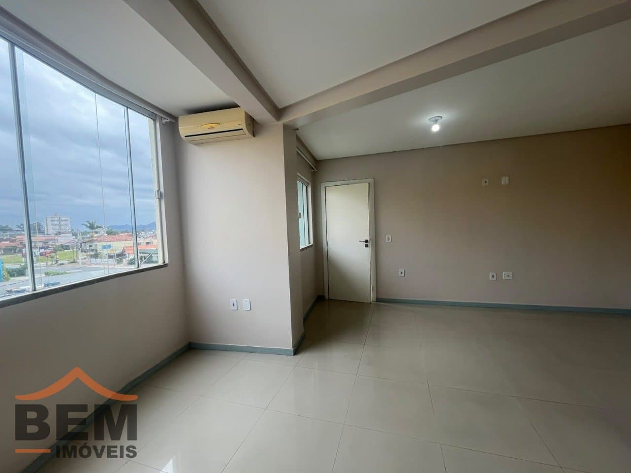 Apartamento para Locação com 2 quartos e 98m² no bairro Dom Bosco, em Itajaí